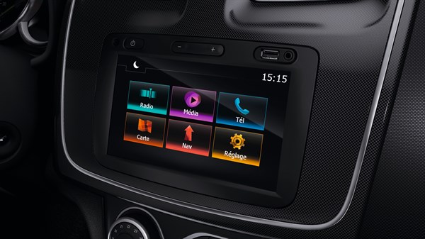 Renault LOGAN - tableau de bord, zoom sur le système multimédia Nedia Nav Evolution