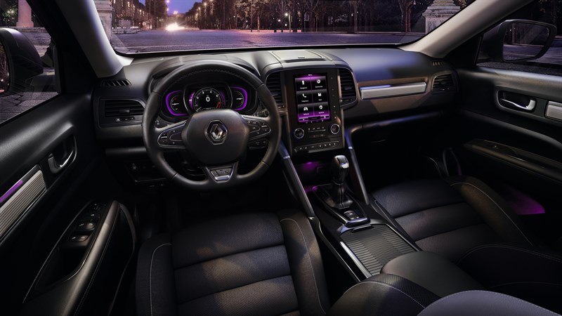 Renault KOLEOS INITIALE PARIS - vue intérieure de la planche de bord, la console centrale et la sellerie